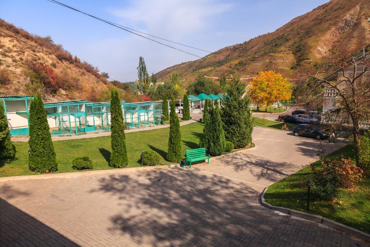 Sunkar Hotel Almatî Exterior foto
